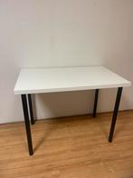 Wit Ikea bureau met zwarte poten, Huis en Inrichting, Bureaus, Ophalen, Gebruikt