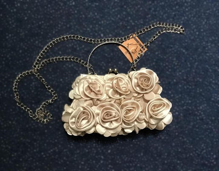 Schoudertasje / clutch met rozen, Sieraden, Tassen en Uiterlijk, Tassen | Damestassen, Nieuw, Schoudertasje, Beige, Ophalen of Verzenden