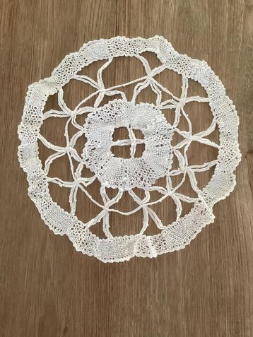 Antiek - kleedje katoen - gehaakt - doorsnede 20cm - beschikbaar voor biedingen