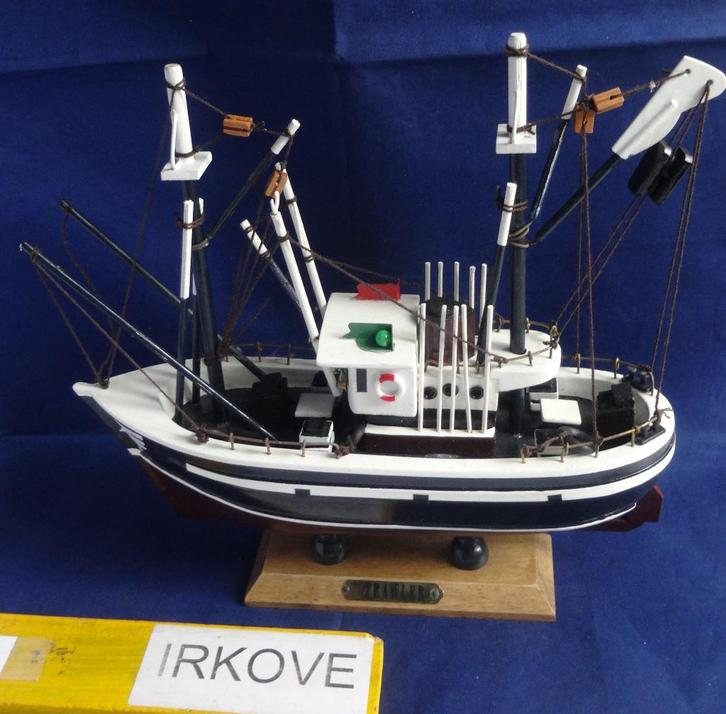 TRAWLER OP SCHAAL * NIEUWSTAAT * Compleet *, Hobby en Vrije tijd, Modelbouw | Boten en Schepen, Zo goed als nieuw, Verzenden