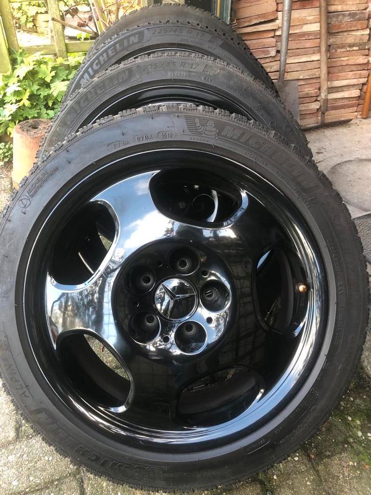Mercedes CLK Velgen met Winterbanden 225/45 R17, Auto-onderdelen, Banden en Velgen, Banden en Velgen, Winterbanden, 17 inch, 225 mm