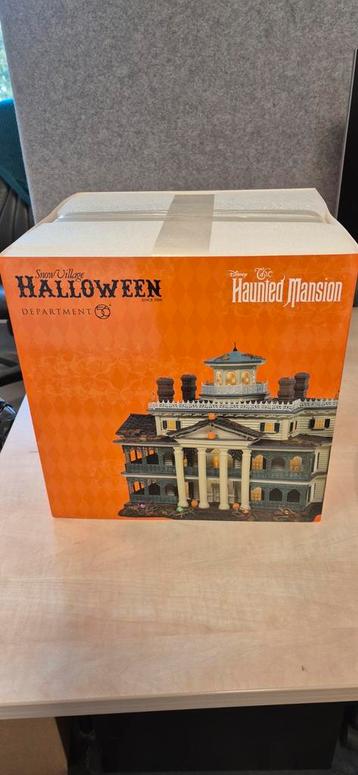 Haunted Mansion Snow Village Halloween beschikbaar voor biedingen