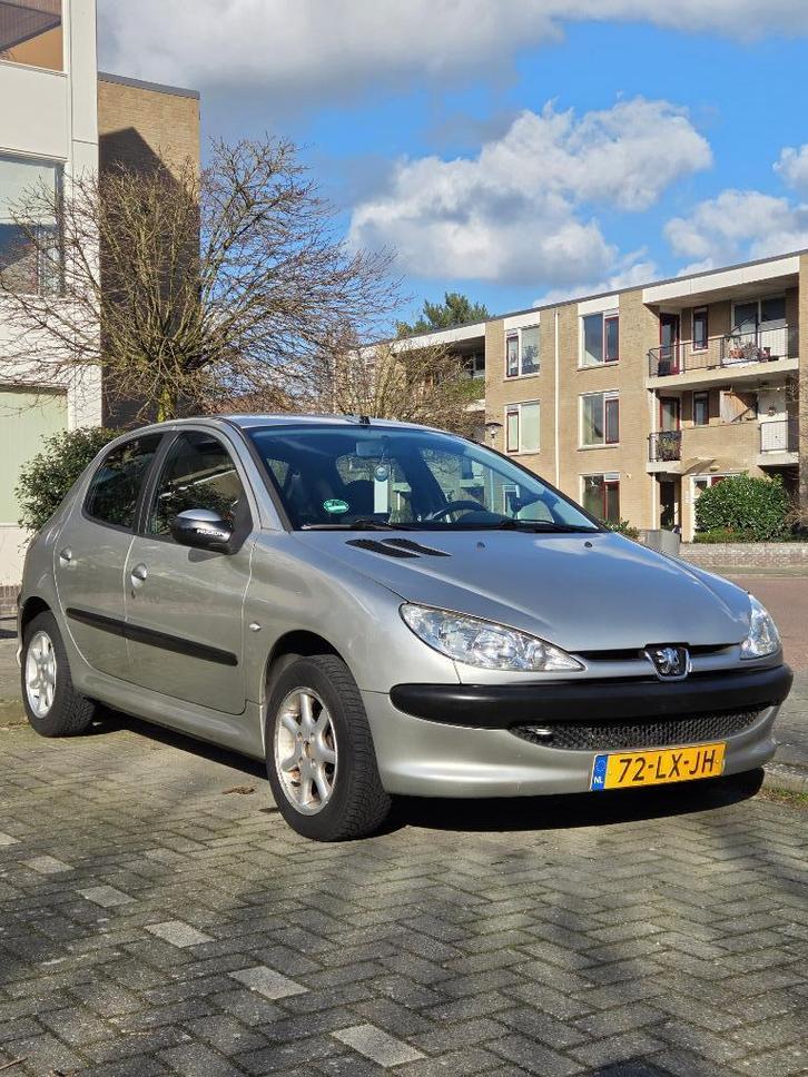 Een nette Peugeot 206 met goed werkende airco 2003, Auto's, Renault, Particulier, Clio, ABS, Airbags, Alarm, Bluetooth, Mistlampen