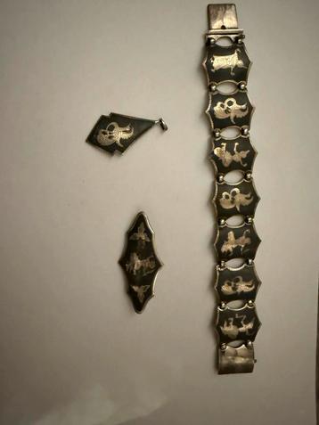 Antieke zilveren sieradenset ?siamees? Gestempeld 888 beschikbaar voor biedingen