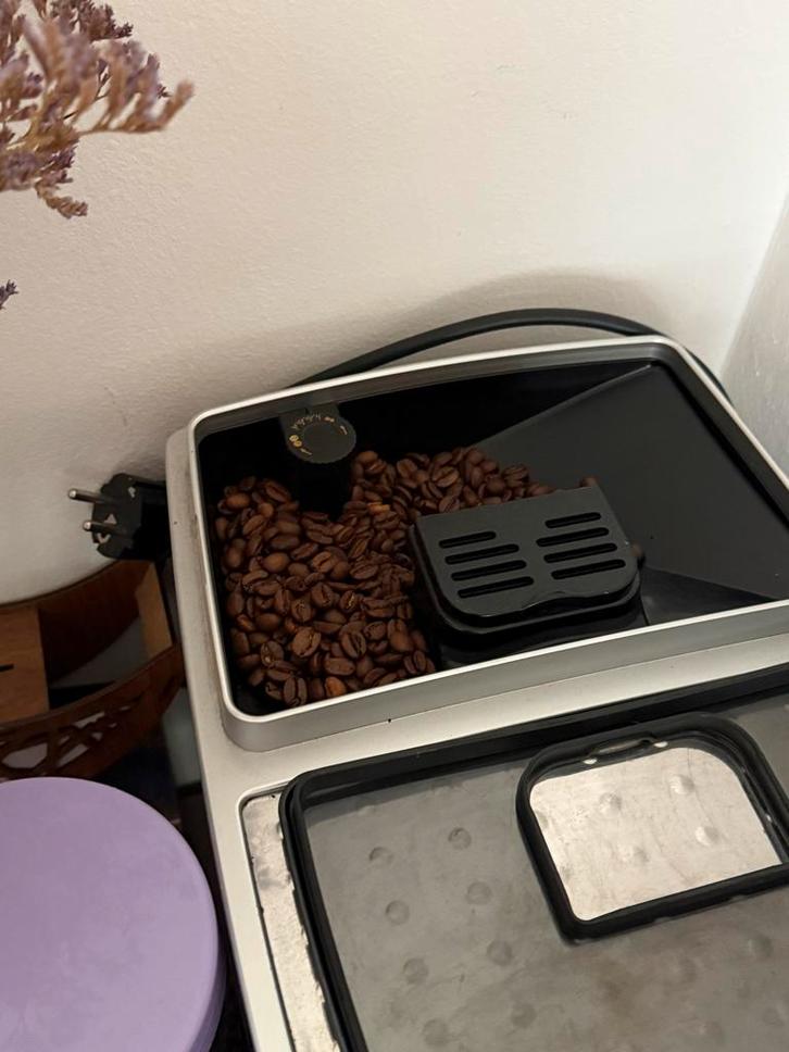 De'Longhi Volautomaat Espressomachine, Witgoed en Apparatuur, Koffiezetapparaten, Gebruikt, Koffiebonen, Espresso apparaat, 2 tot 4 kopjes