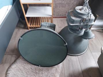 2 industriële hanglampen  beschikbaar voor biedingen