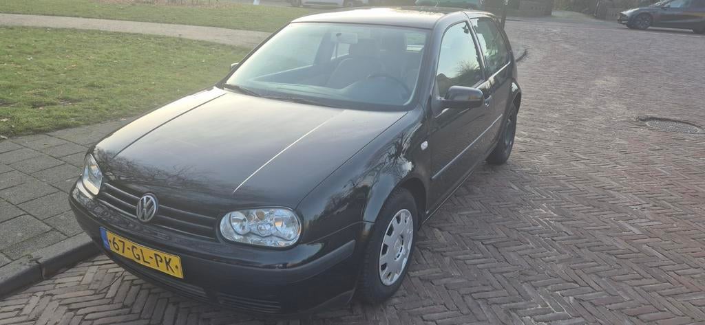 Volkswagen Golf 1.6 75KW AUT 2001 Zwart, Beige, 4 cilinders, 1200 kg, Onderhoudsboekje