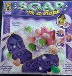 Zelf zeep maken soap on a rope, Ophalen of Verzenden, Zo goed als nieuw