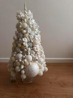 kunstkerstboom met witte & zilveren ballonnen & ornamenten, Ophalen, Zo goed als nieuw