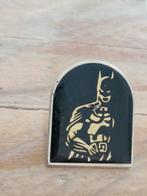 Batman DC Comics Mister Badge IIII Pin, Verzamelen, Speldjes, Pins en Buttons, Ophalen of Verzenden, Gebruikt, Overige onderwerpen