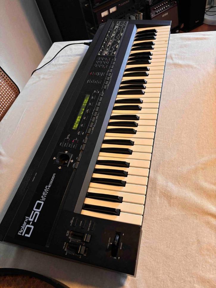 Roland D-50, Muziek en Instrumenten, Synthesizers, Zo goed als nieuw, 61 toetsen, Roland, Ophalen