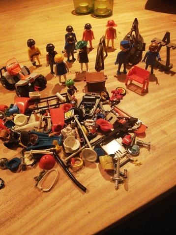 Collectie playmobil poppetjes met veel accessoires  beschikbaar voor biedingen