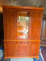 Engelse noten vitrinekast, Ophalen