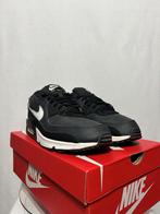 ALS NIEUW + DOOS! Maat 45 - Nike Air Max 90 Iron Grey, Kleding | Heren, Schoenen, Overige kleuren, Verzenden, Nike, Nike