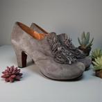 Chie Mihara Schoenen Maat 41 Taupe Suede Hakken Bloemen, Verzenden, Chie Mihari, Zo goed als nieuw, Cm