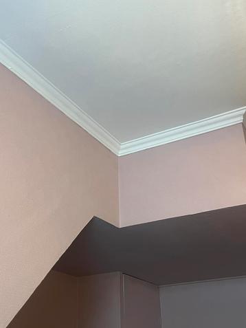 Prachtige kleur ‘oudroze’ muurverf beschikbaar voor biedingen