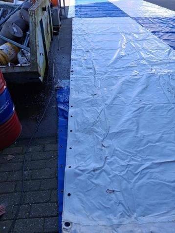 Groot Afdekzeil 21,50 x 5 Meter beschikbaar voor biedingen