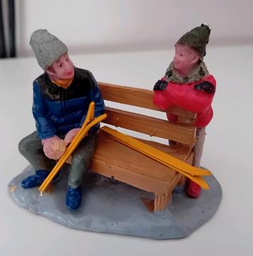 Lemax waxing skis, retired, Lemax figuur Kerstdorp beschikbaar voor biedingen