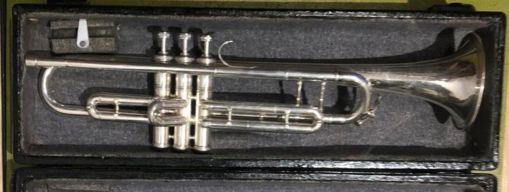 Bb/A trompet Aristocrat, Muziek en Instrumenten, Blaasinstrumenten | Trompetten, Gebruikt, Bes-trompet, Met koffer, Ophalen of Verzenden