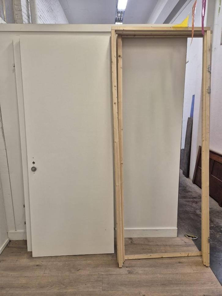Opdekdeuren - 2 stuks, 90x232 cm, met houten kozijn, Doe-het-zelf en Verbouw, Deuren en Horren, Zo goed als nieuw, Binnendeur