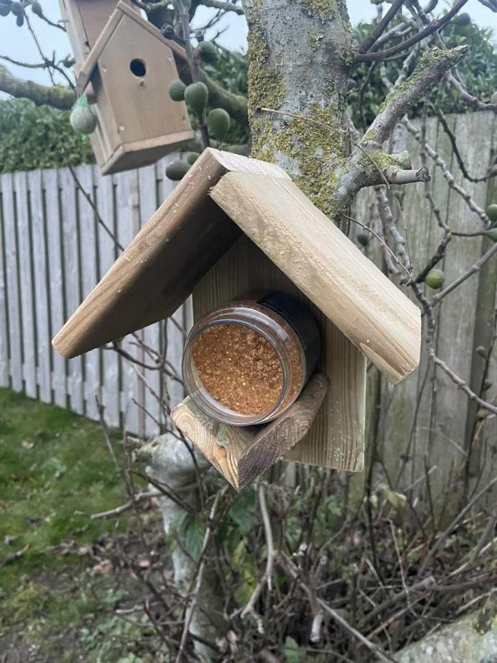 Houten Voederhuisje Geïmpregneerd Grenen Incl. Pindakaaspot, Tuin en Terras, Vogelhuisjes en Vogelbaden, Nieuw, Ophalen of Verzenden