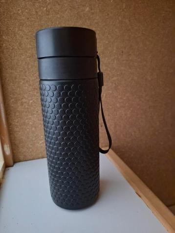Zwarte drinkfles 0.5 liter. Nooit gebruikt.  beschikbaar voor biedingen