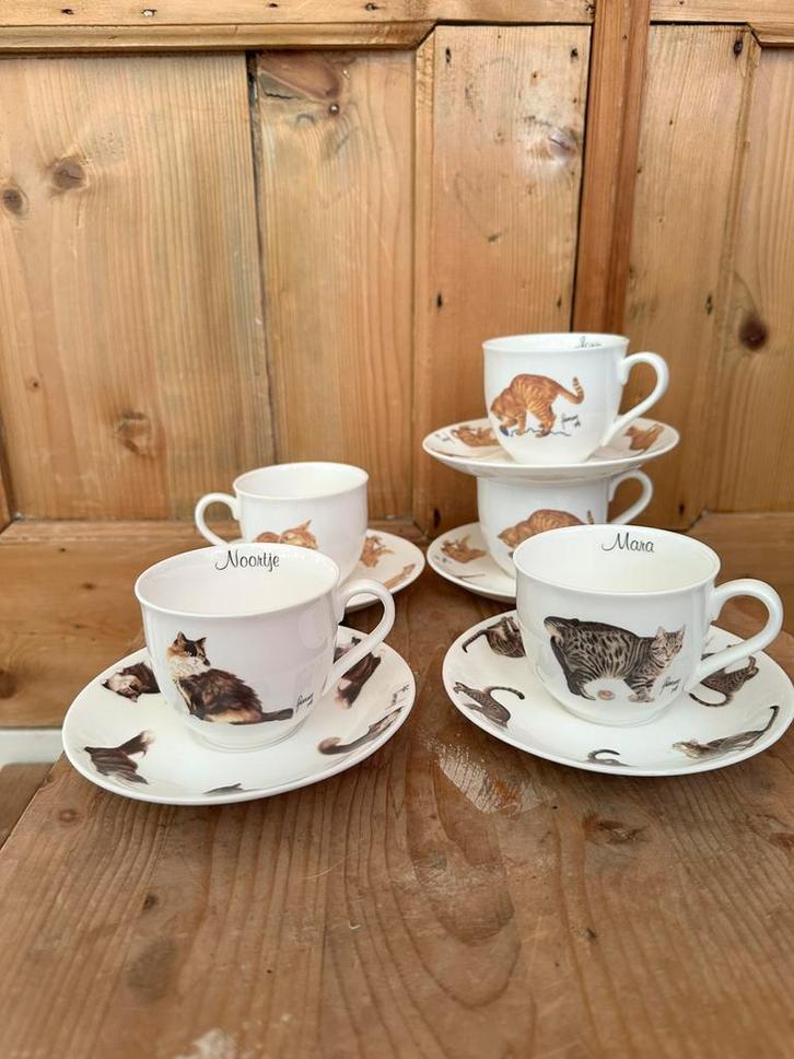 Francien katten serie 5 kop &schotels (Joris, Mara, Noortje), Huis en Inrichting, Keuken | Servies, Kop(pen) en/of Schotel(s)