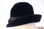Vintage Dameshoed Cloche dophoed donker blauw velour 55 = S, Kleding | Dames, Hoeden en Petten, Ophalen of Verzenden, Gedragen