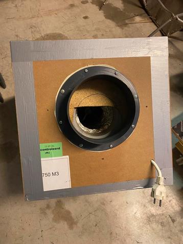 Afzuigbox 750 m3 gebruikt maar goed werkend beschikbaar voor biedingen