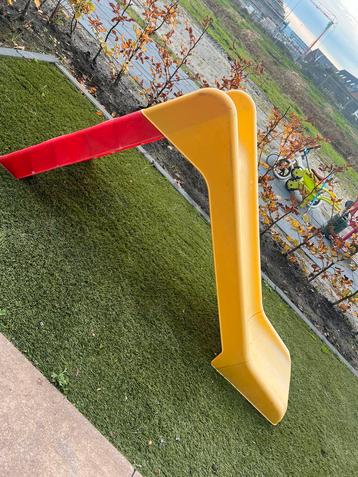 Glijbaan voor peuters beschikbaar voor biedingen