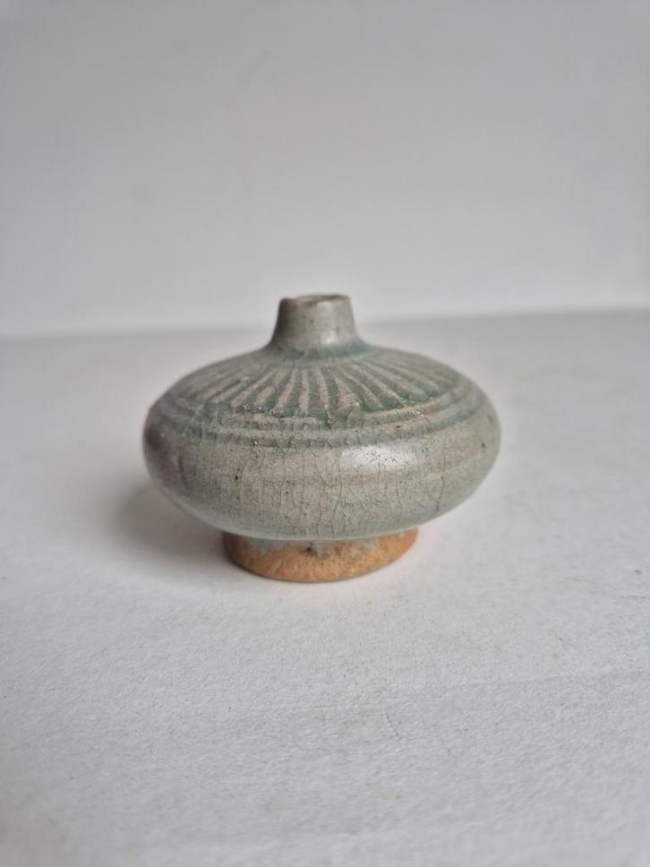 Antieke Celadon Vaasje Sawankhalok Thailand 15e/16e eeuws, Antiek en Kunst, Antiek | Keramiek en Aardewerk, Ophalen of Verzenden