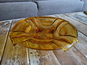 Amberkleurige Art Deco schaal Sigrid – August Walther (1936) beschikbaar voor biedingen
