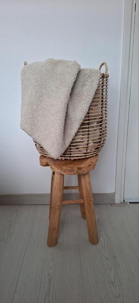 Hoge rieten mand nieuw, 36 x 36 cm, Huis en Inrichting, Woonaccessoires | Schalen en Manden, Nieuw, Mand, Rond, Riet, Ophalen of Verzenden