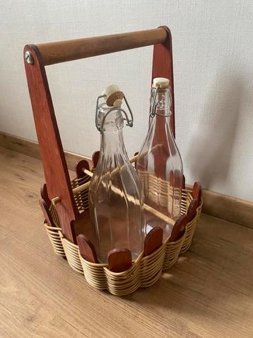 Vintage rotan flessenrek of flessenmand beschikbaar voor biedingen