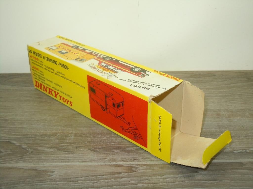 Dinky Toys Peugeot 404 Pinder et 404 avec caravane PinderCaravane