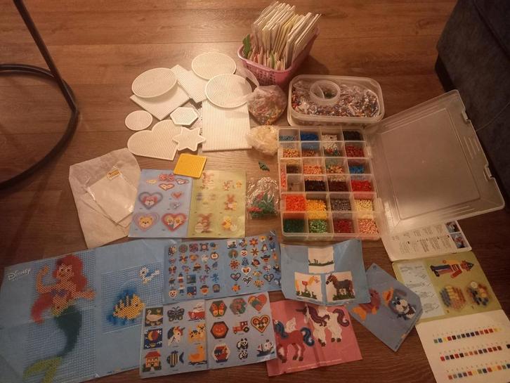 Grote verzameling strijkkralen veel platen en voorbeelden, Hobby en Vrije tijd, Knutselen, Gebruikt, Ophalen of Verzenden