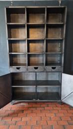 Vintage metalen kast zwart/grijs, Ophalen, Zo goed als nieuw, Vintage