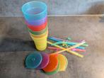 GRATIS - plastic drinkbekers met rietjes, Huis en Inrichting, Keuken | Servies, Ophalen, Overige materialen, Overige typen, Zo goed als nieuw
