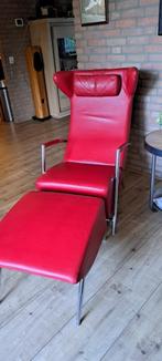 Moderne rode leren design fauteuil met voetenbankje, Ophalen, Modern design, Zo goed als nieuw, 75 tot 100 cm