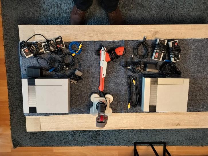 Nitendo nes 2 stuks met spellen, Spelcomputers en Games, Spelcomputers | Nintendo NES, Zo goed als nieuw, Ophalen of Verzenden