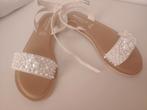 NIEUW. Kindersandalen met parels ivoor. Maat 30., Ophalen, Nieuw, Meisje