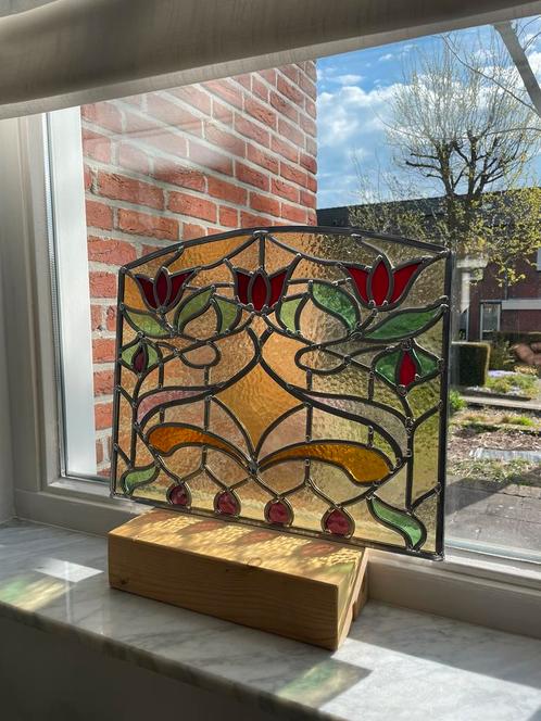 Glas in lood art nouveau stijl tulpen, Doe-het-zelf en Verbouw, Glas en Ramen, Zo goed als nieuw, Gevelraam of Ruit, Minder dan 80 cm