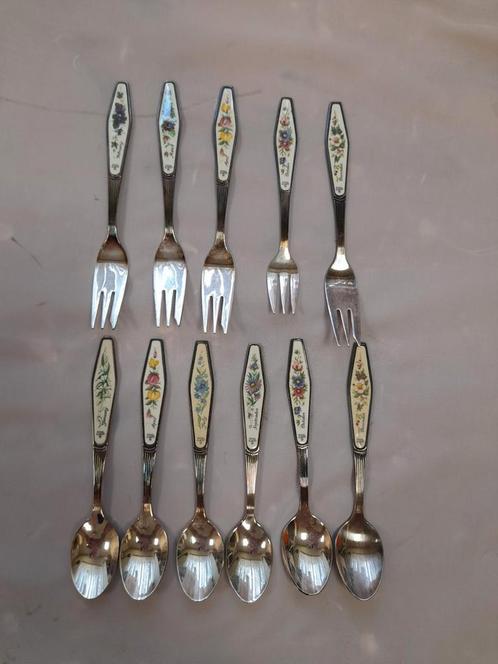 Royal albert flower of the month vork lepel 10.00 p.s, Antiek en Kunst, Antiek | Servies los, Ophalen of Verzenden