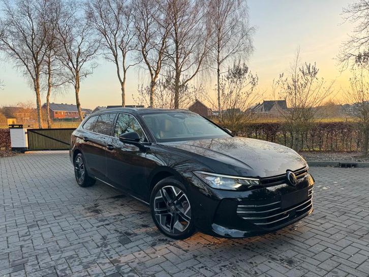 Volkswagen Passat 1.5 eTSI HUD Massage 2025 Camera Led ACC !, Auto diversen, Schadeauto's, Volkswagen, Automaat, Hybride Elektrisch/Benzine