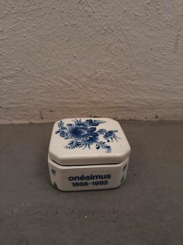 Delfts Blauw Doosje Onésimus 1866-1992 beschikbaar voor biedingen