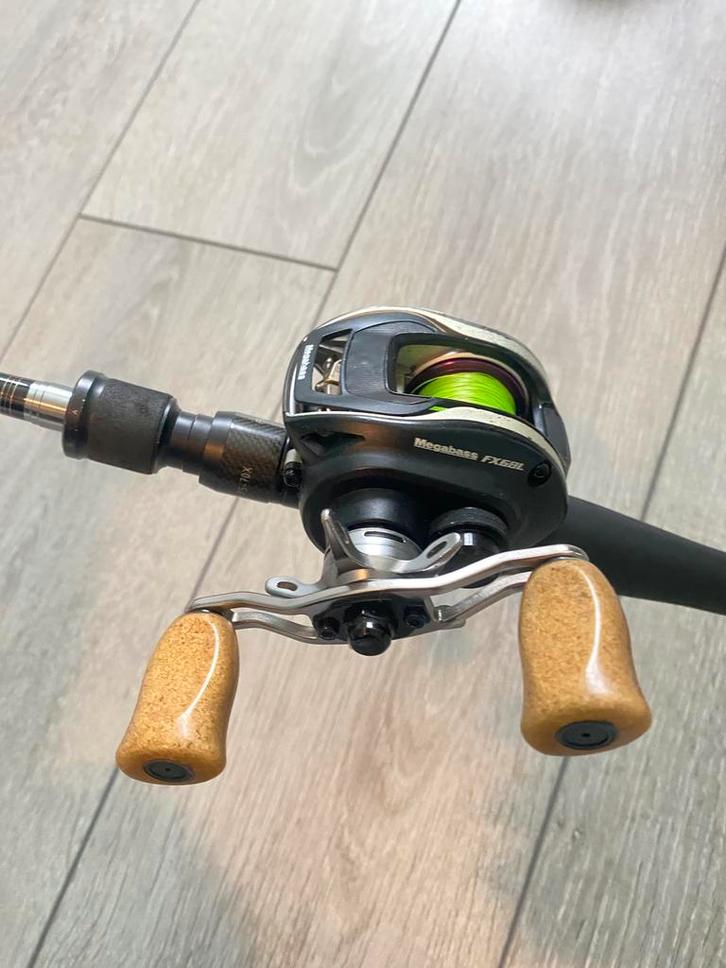 Megabass baitcaster set!, Watersport en Boten, Hengelsport | Roofvissen, Gebruikt, Werphengel, Ophalen