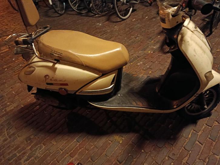 Razzo Pisa snorscooter voor loop/sloop bijna gratis!!!!, Fietsen en Brommers, Snorfietsen en Snorscooters, Gebruikt, Overige merken