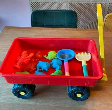 Speelgoed bolderkarretje met zandspeelgoed beschikbaar voor biedingen