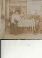 Onbekend Familie aan tafel op het plaatsje Kabinetsfoto, Ophalen of Verzenden, Voor 1920, Ongelopen, Zuid-Holland