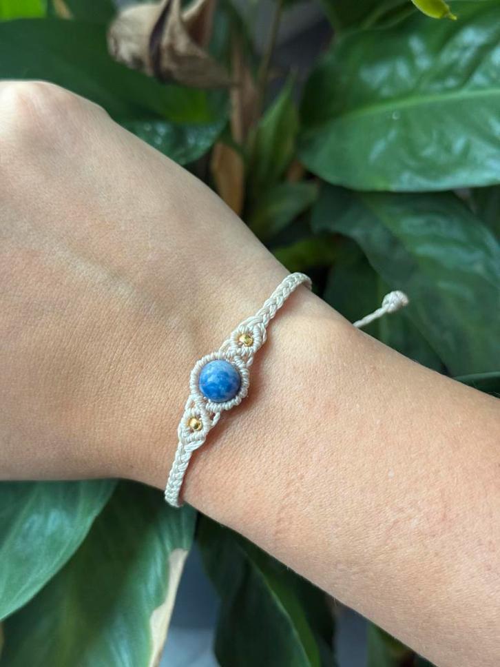 Handgemaakte armband met edelsteen, Sieraden, Tassen en Uiterlijk, Armbanden, Nieuw, Overige materialen, Beige, Met edelsteen